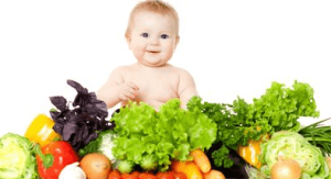 baby tussen de groenten